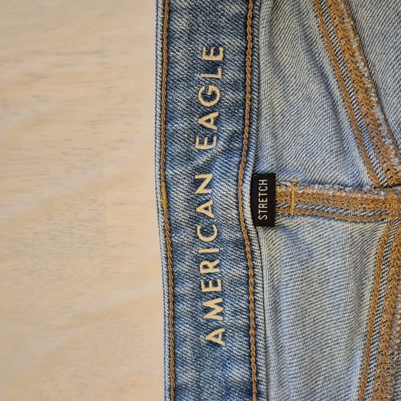 12S American Eagle Outfitters Ripped Light Blue Mom Jeans Sz 12 Short Distressed - Picture 4 of 5